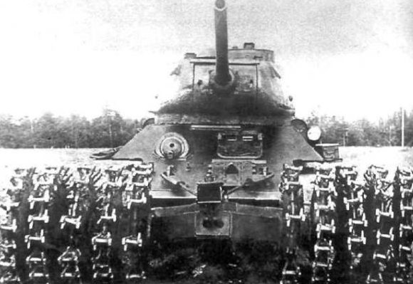 Катковый трал ПТ-3 на танке Т-34-85