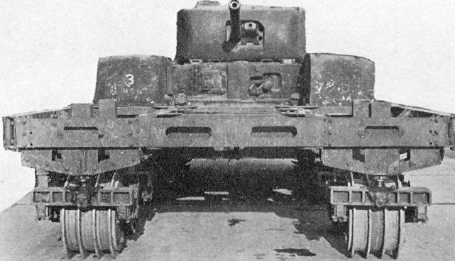 Танк Mk-IV «Churchill» с минным  катковым тралом AMRCR