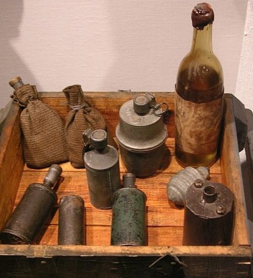 Бутылка с зажигательной смесью, используемая повстанцами в Варшаве