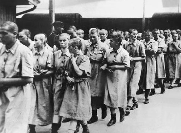 Женщины в Освенциме, отобранные для лагерного борделя