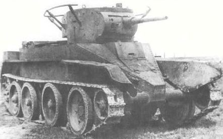 Лёгкий колёсно-гусеничный  танк БТ-5: с поручневой антенной