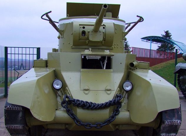 Лёгкий колёсно-гусеничный танк БТ-7