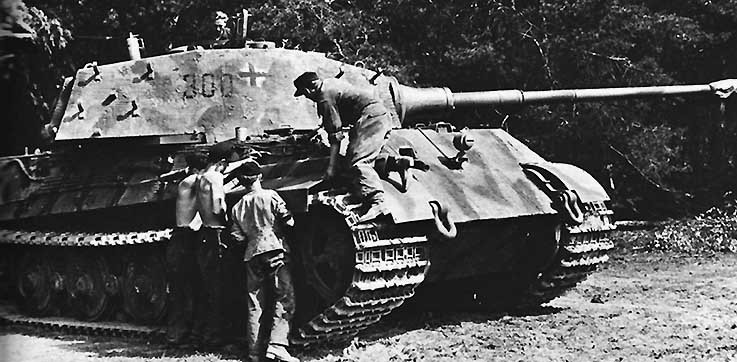 Тяжелый танк Panzerkampfwagen VI Ausf. B Tiger II.