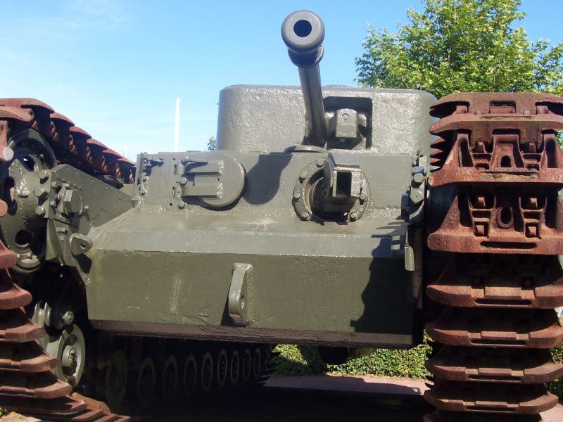 Британский тяжёлый огнемётный танк Mk-VII «Churchill-crocodile» вид спереди
