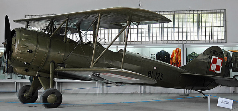 Учебно-тренировочный самолет PWS-26