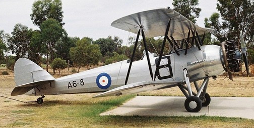 Учебно-тренировочный самолет Avro 643 Cadet.