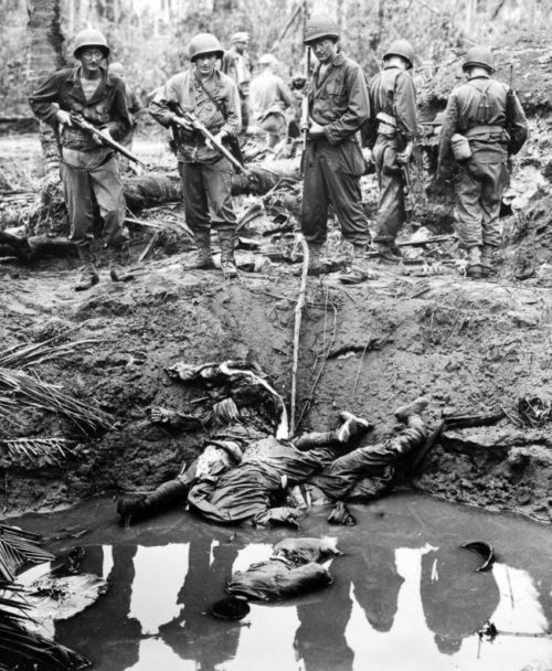 Японские снайперы, уничтоженные в сражении на острове Лейте. Филлипины.1944 г.