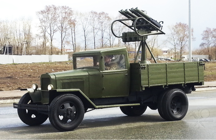 ГАЗ-АА со счетверенной зенитной пулеметной установкой М-4