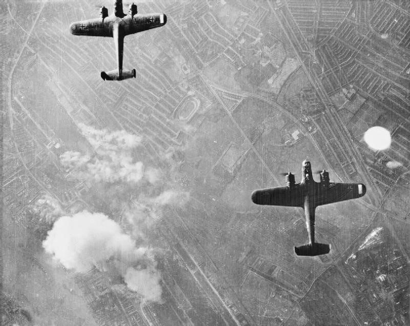 Два немецких бомбардировщика «Dornier Do 17Z» над Вест Хэм