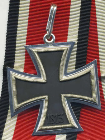 Реверс Рыцарского креста Железного креста с клеймом пробы серебра и номером.