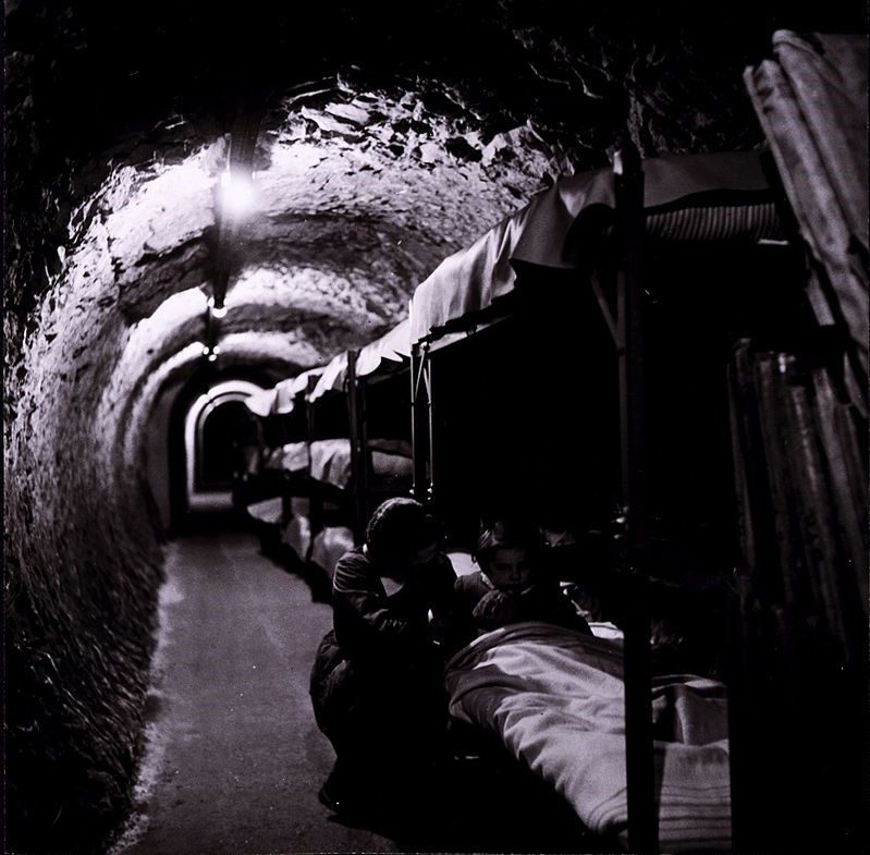 Двухъярусные кровати в туннелях Лондонского метро