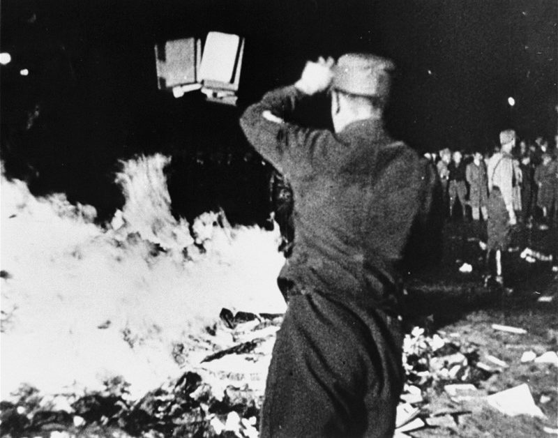 Сожжение книг в нацистской Германии. 10 мая 1933 г.