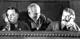 Приблизительно так выглядело общение Хрущева со Сталиным