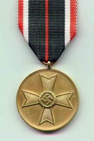 Аверс медали Креста военных заслуг.