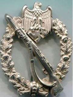 Аверс и реверс штурмового пехотного знака в серебре.