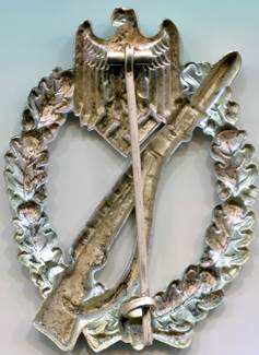 Аверс и реверс штурмового пехотного знака в серебре