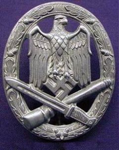 Аверс и реверс знака «За участие в общих штурмовых атаках» в серебре.