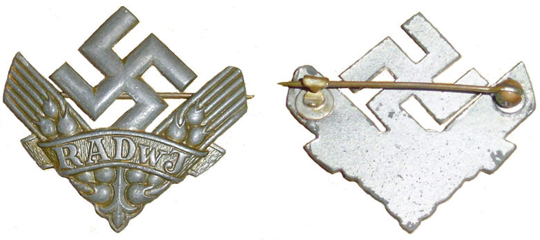 Аверс и реверс серебряного знака волонтеров RADwJ периода 1941-1945 годов.
