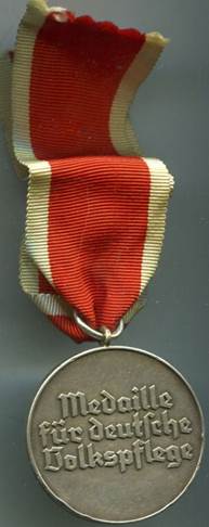 Реверс медали за заботу о немецком народе.