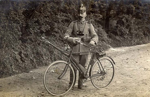 Велосипедист времен Франко-Прусской войны