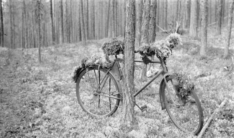 Закамуфлированный финский велосипед. Август 1941 г.