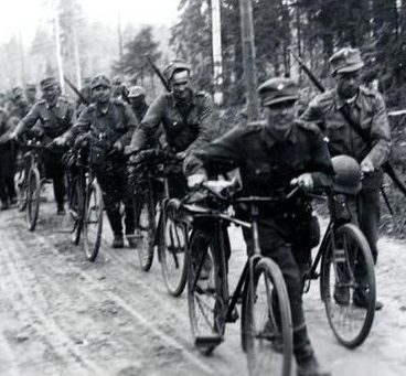 Велосипедный батальон продвигался в направлении Толвайярви. Июль 1941 г.