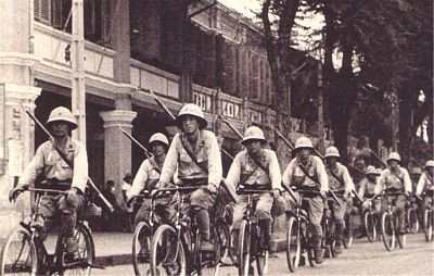 Военные велосипедисты в Сингапуре. 1942 г.