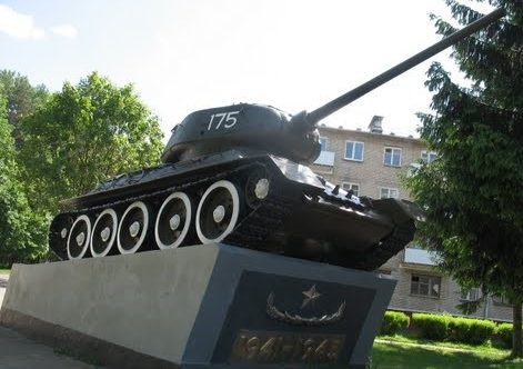 г. Поставы. Памятник-Танк -34 воинам-освободителям.