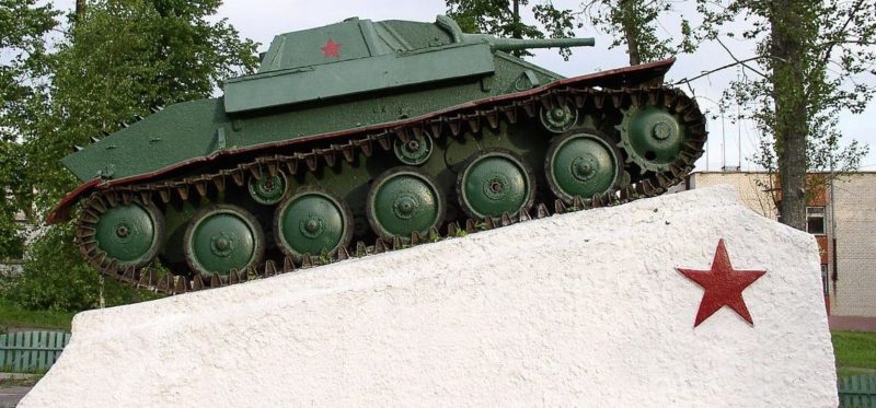 п. Езерище Городокского р-на. Танк Т-70 – часть монумента погибшим в годы войны
