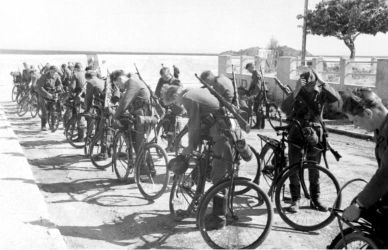 Велосипедисты на марше