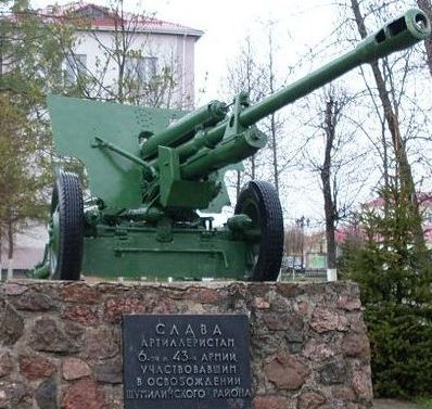 п. Шумилино. 76-мм пушка ЗИС-3. Памятник воинам-артиллеристам