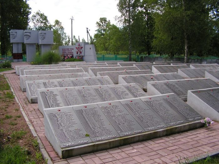 п. Зароново Витебского р-на. Мемориал на братской могиле погибших советских воинов