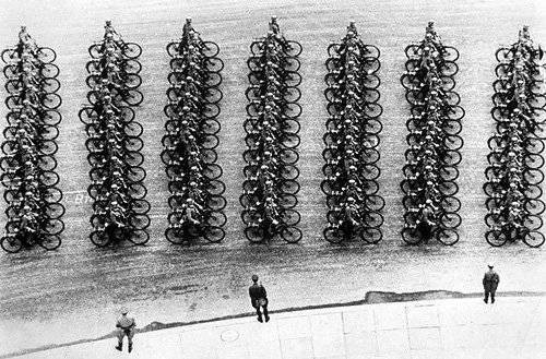 Военные велосипедисты на параде. 20.04.1939 г.