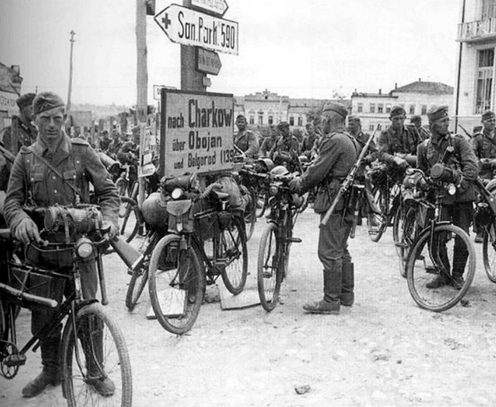 Немецкие велосипедисты в Украине. 1941 г.