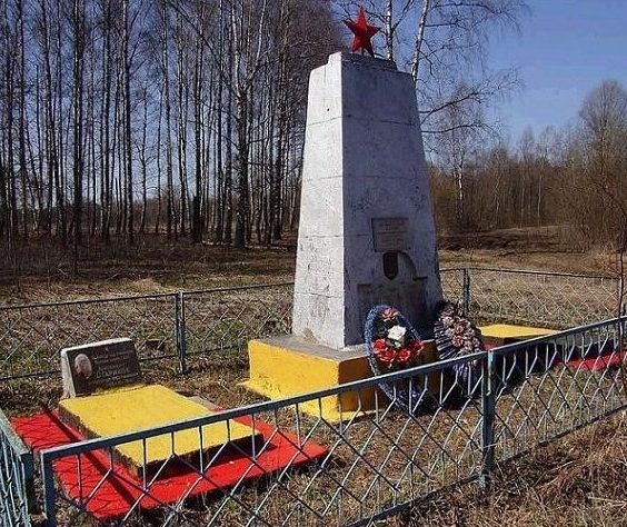д. Манулки Витебского р-на. Братская могила советских воинов