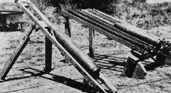 Запуск ракеты Type 4 20-cm с импровизированных направляющих