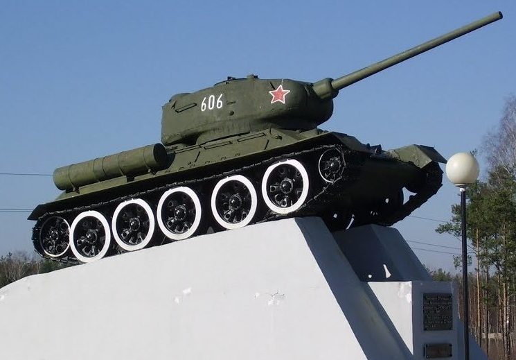 г. Старые Дороги. Танк Т-34-85