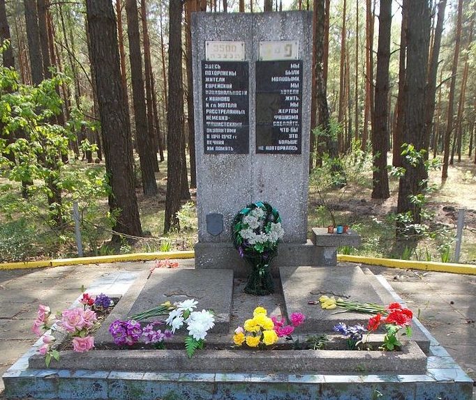 г. Иваново. Памятник около деревни Рудск на месте убийства евреев