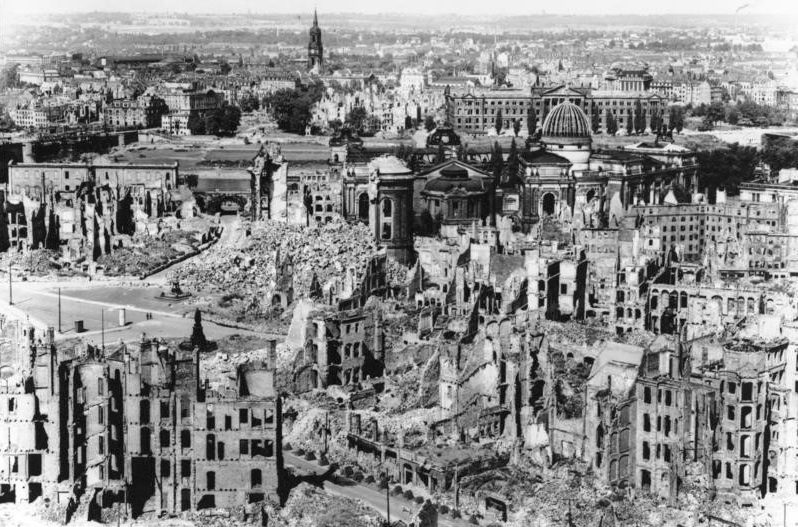 Виды разрушенного Дрездена