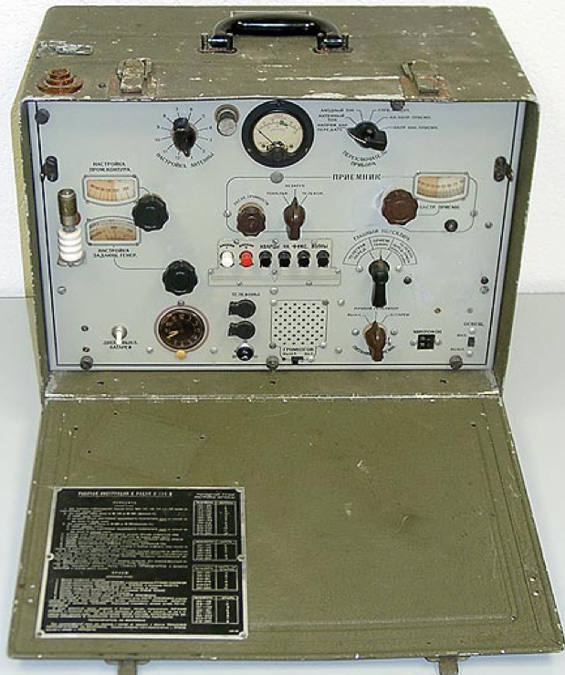 Переносная радиостанция V-100B