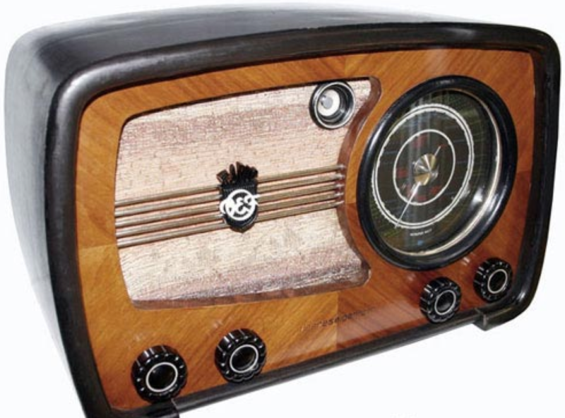 Радиовещательный приемник Vefsuper-517 выпускался в 1939-1943 гг.