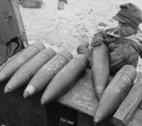 Гильза и снаряды к выстрелу гаубицы 15-cm SIG-33