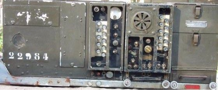 Танковая радиостанция SCR-528