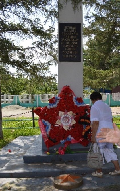 п. Раздольное Тамбовского р-на. Памятник погибшим в годы войны