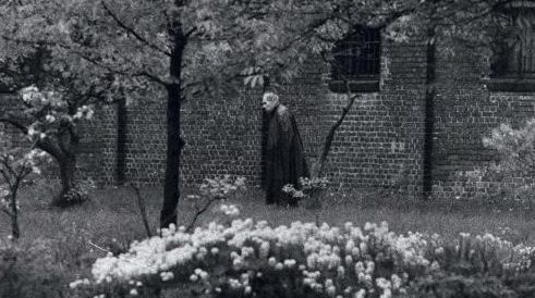 Одинокий узник Шпандау - Рудольф Гесс в саду