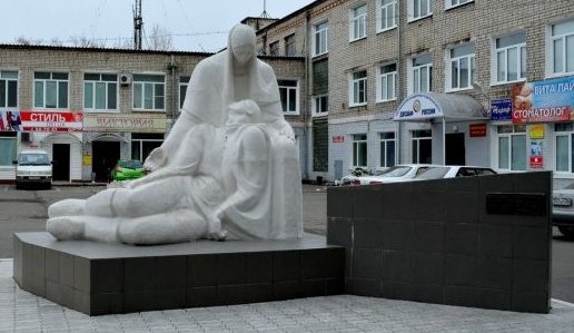 г. Благовещенск. Памятник «Скорбящая мать» по ул. Калинина