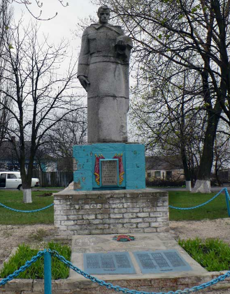 п. Котовка Барвенковского р-на. Памятник, на сельском кладбище, установлен на братской могиле, в которой похоронено 127 воинов
