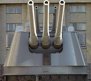 Корабельное орудие «Б-1-П» в трехорудийной башне «МК-3-180».