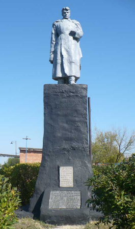 п. Червоный Лиман Барвенковского р-на. Памятник установлен на братской могиле, в которой похоронено 50 советских воинов