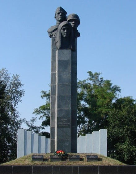 Памятник на мемориале